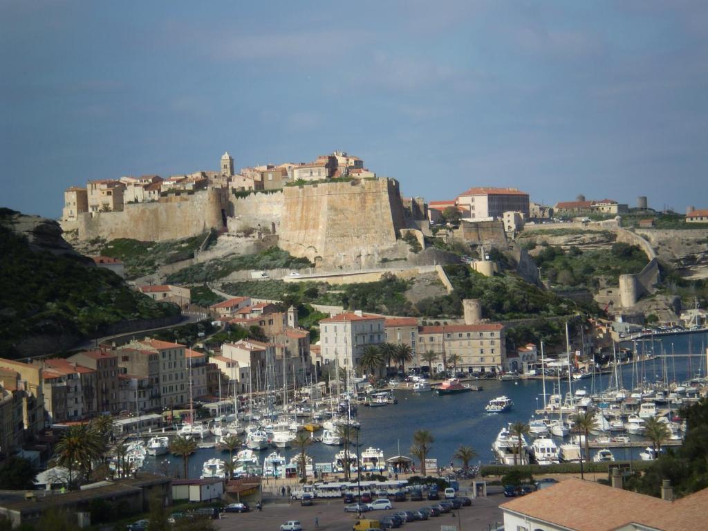 Augustin Marie Hotell Bonifacio  Exteriör bild